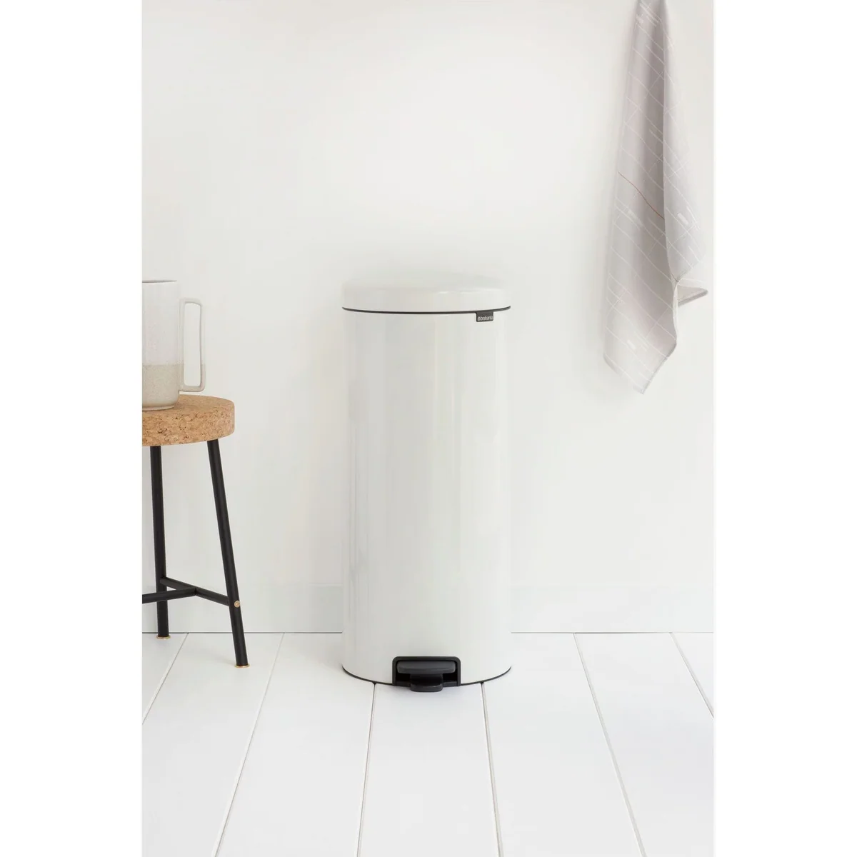 Brabantia NewIcon Treteimer, 30L, sanft schließend, rutschfeste Standfläche 2
